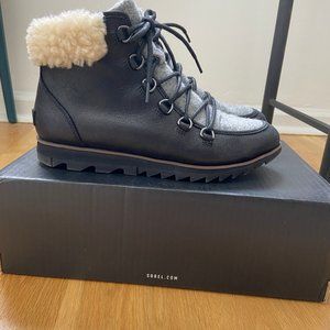 SOREL Women's Harlow Lace Cozy Lug Sole Boots
